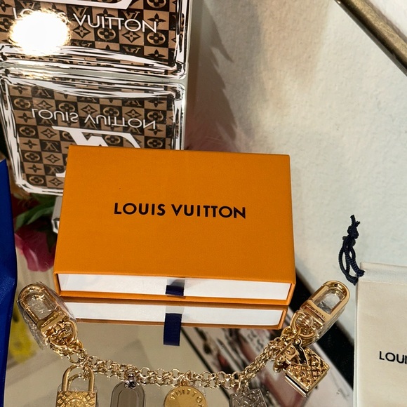 LV keychain bag charm extender. Silver & gold novelty NIB monogram - Picture 6 of 8